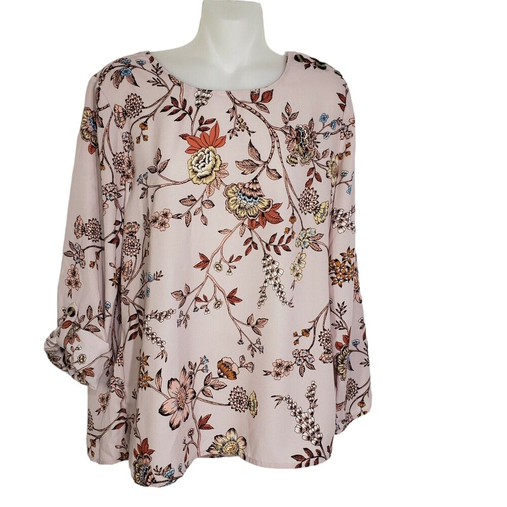 Maurices Womens Blouse Medium Pale Pink Floral Button Shoulder 3/4 Tab Sleeves